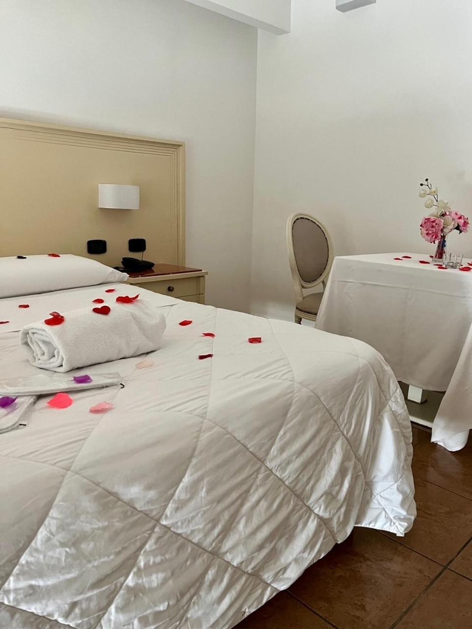 Hotel Giulia Ocean Club Qualiano Esterno foto