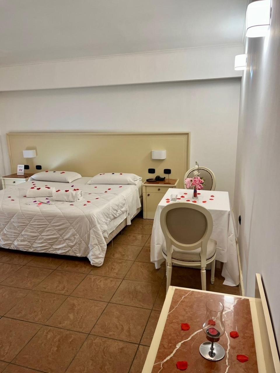 Hotel Giulia Ocean Club Qualiano Esterno foto
